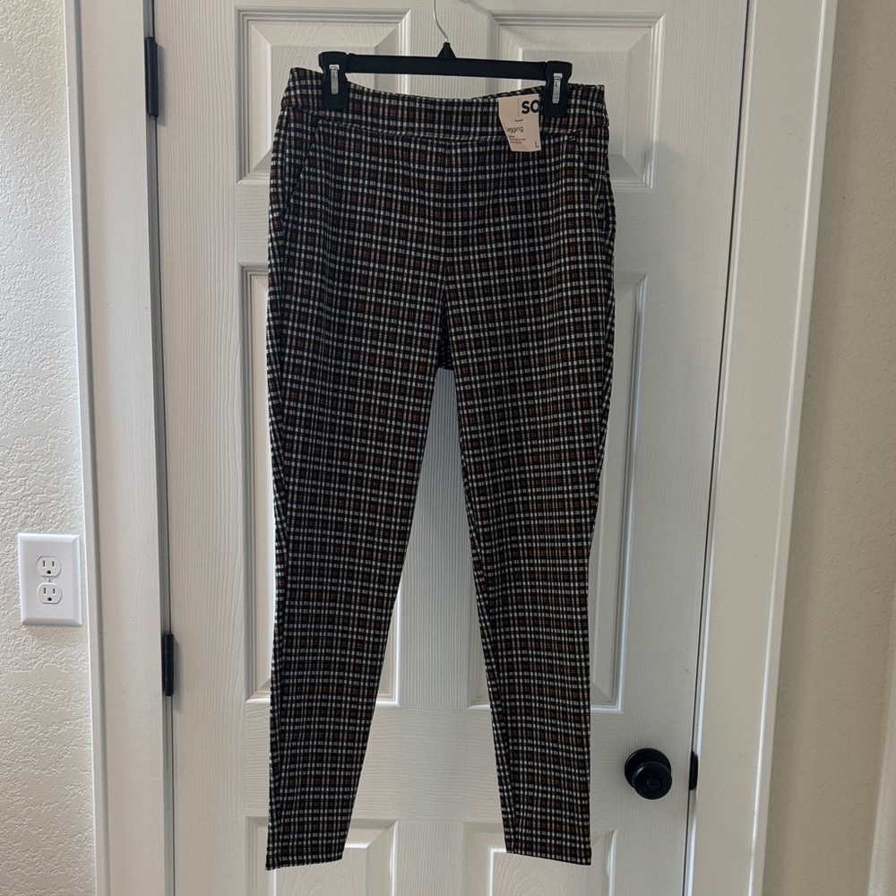 SO Plaid High Rise Leggings in Brown, Black & White with Front and Back Pockets - Picture 9 of 11
